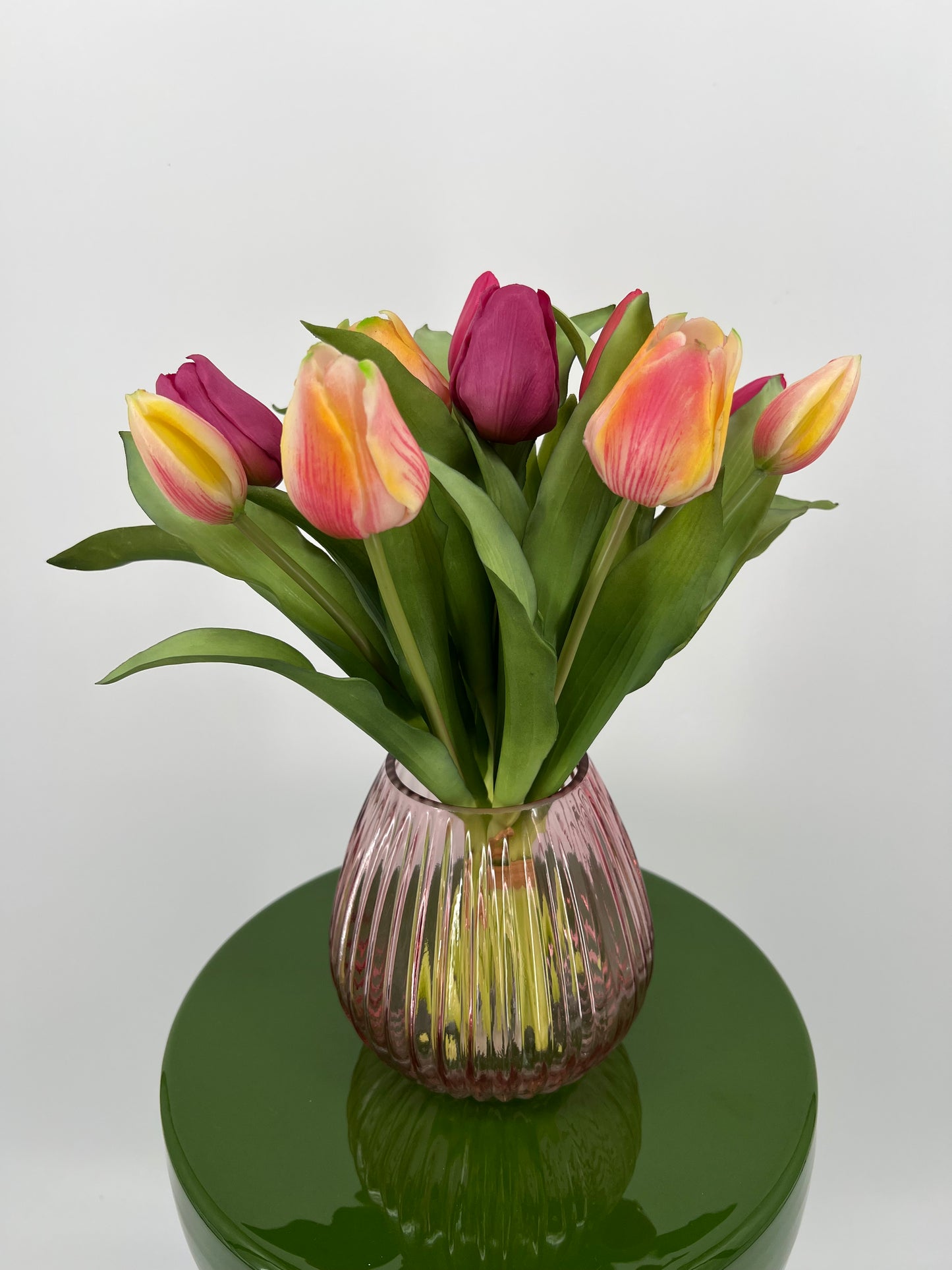 Vaas bol geribbeld helder roze, 14cm