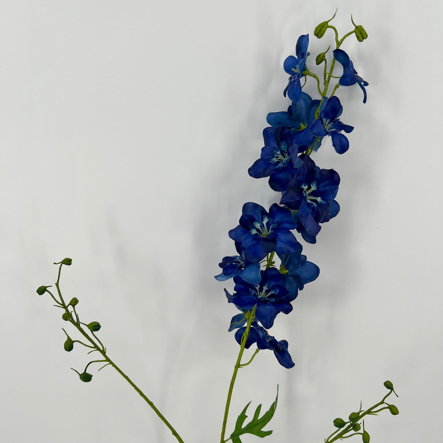 Silk-ka kunstbloem Delphinium in het crème, donker roze en blauw, 101cm