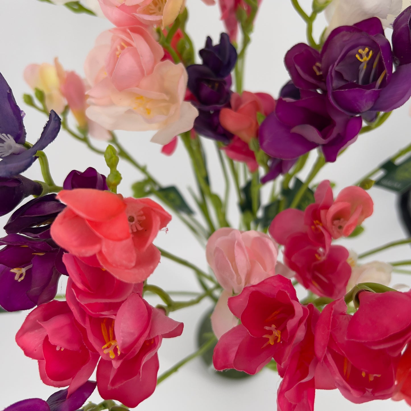 Silk-ka kunst Freesia's in mooie intense kleuren, 78cm