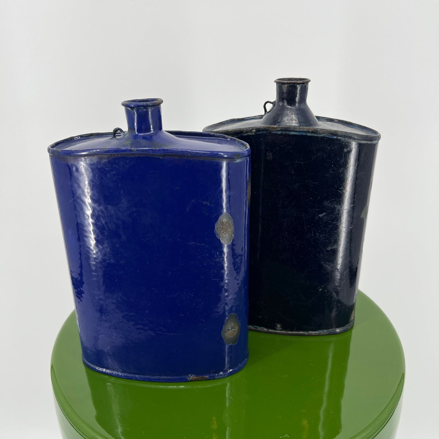 Heupfles van Raw Materials A'dam met kunst bloesem/bessentak(ken), 40/70cm