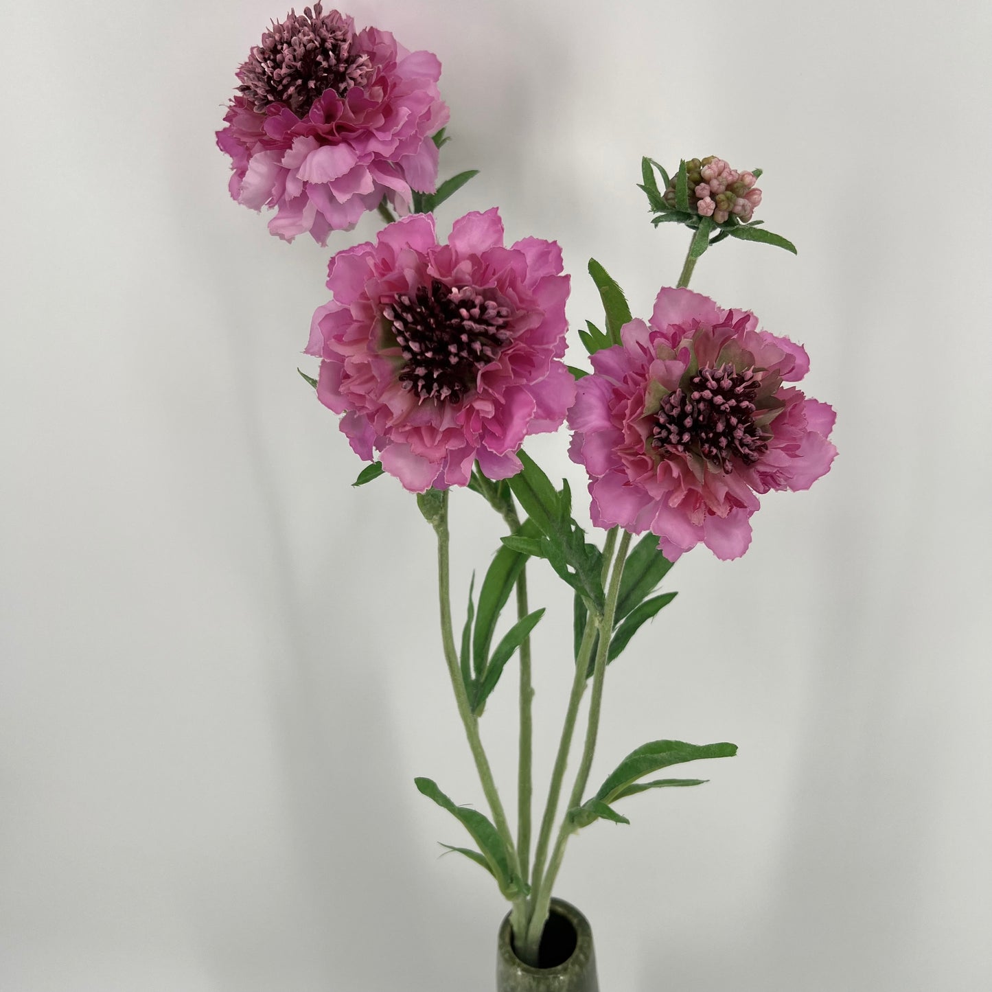 Silk-ka Scabiosa 3 bloemen en een knopje in lila of lavendel, 80cm
